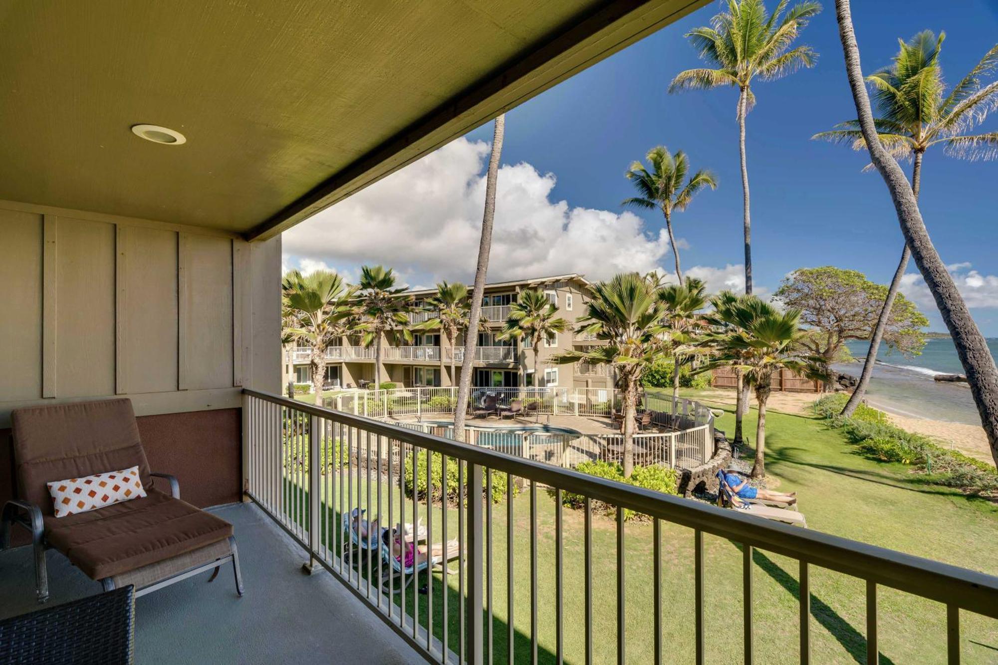 Waipouli Beachfront Condo With Balcony And Ocean Views Kapa'a Extérieur photo